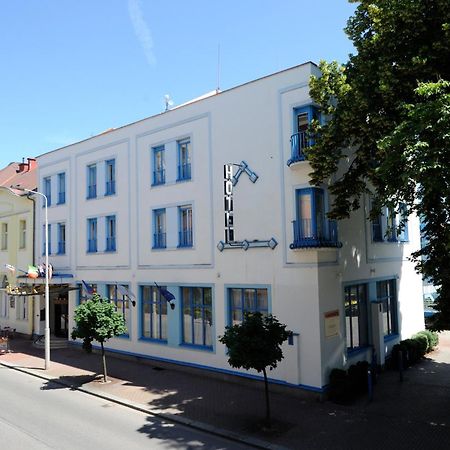 Hotel Zlata Stika Pardubice Exterior foto