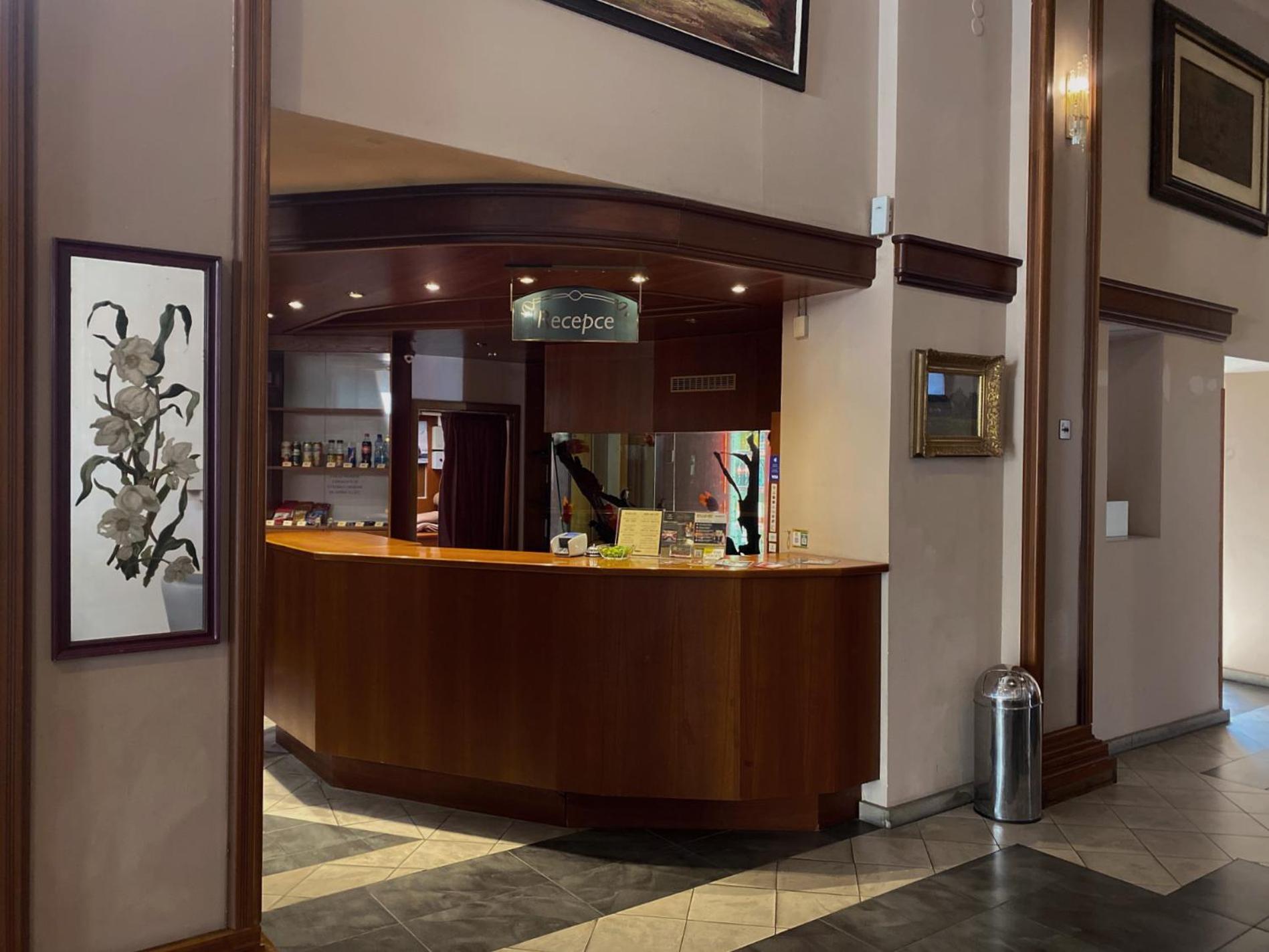 Hotel Zlata Stika Pardubice Exterior foto