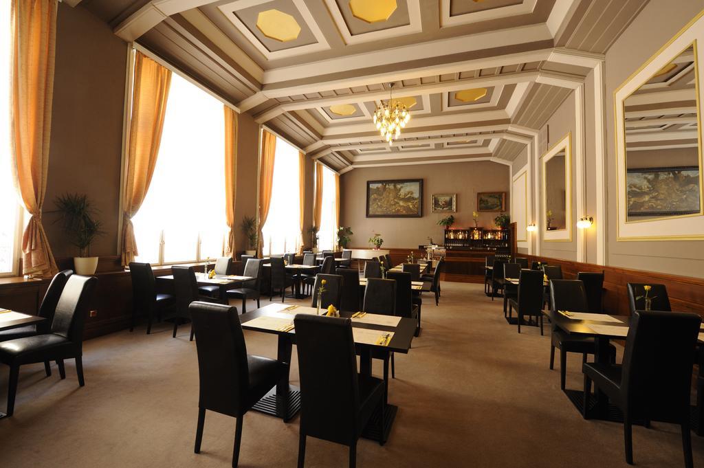 Hotel Zlata Stika Pardubice Exterior foto